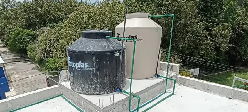 Instalación de tanques de reserva de agua potable